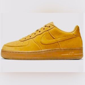 Nike Airforce1 LV8 size 6 in youth and 7.5-8 in women size color- wheat
